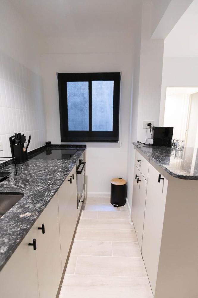Cocina con mesada de granito